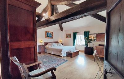 Une des chambres de laPropriété avec Chambres d'hôtes à vendre à Brissac dans l'Hérault