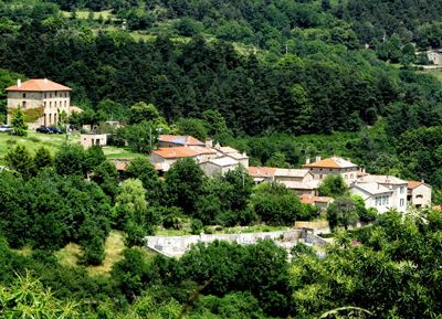 Propriété avec Chambres d'hôtes à vendre en Ardèche verte