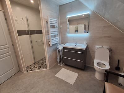 une des salles de bains des Chambres d'hôtes à vendre à Urbeis en Bas-Rhin
