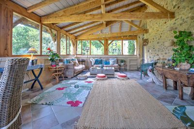 Salon des Gîtes à vendre aux Eyzies De Tayac Sireuil, Dordogne