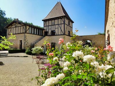 Chateau avec Chambres d'hôtes et gîte à vendre à Casseneuil en Lot-et-Garonne