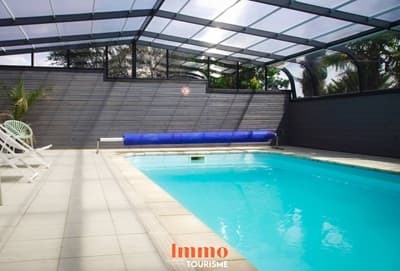 Piscine de la propriété avec gîtes et réception à vendre près Châtellerault dans la Vienne
