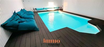 piscine intérieure des Chambres d'hôtes à vendre près Blaye en Gironde