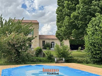 bâtiments avec Gîtes à vendre proche de Blaye, Gironde