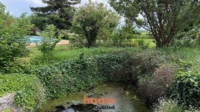 jardin des Gîtes à vendre proche de Blaye, Gironde
