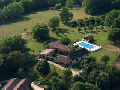 vue aérienne des Chambres d'hôtes à vendre à Sainte-Croix en Dordogne