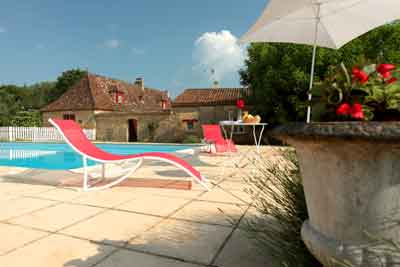 plage de la piscine des Chambres d'hôtes à vendre à Sainte-Croix en Dordogne