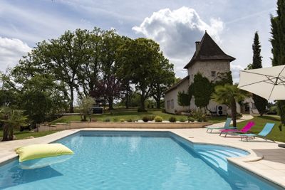 piscine des Chambres d'hôtes à vendre au centre du Triangle d'Or du Périgord Noir
