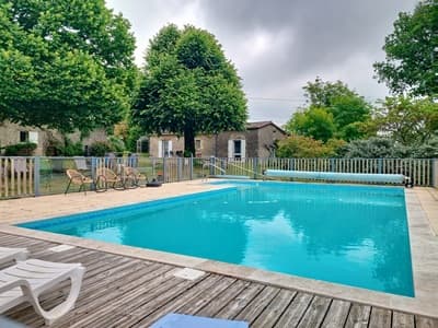 piscine des Propriété avec gites à vendre en Entre-deux-mers, Gironde