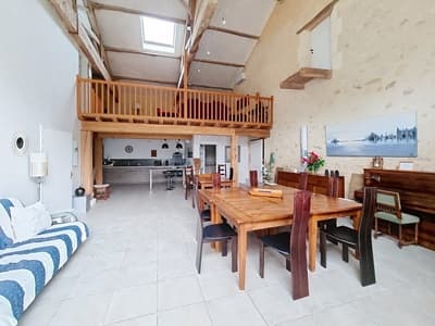 salle à manger du gîte de la Propriété avec gites à vendre en Entre-deux-mers, Gironde