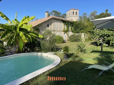 Piscine de la propriété avec gîtes à vendre en Saintonge Gironde