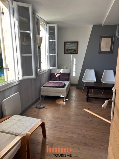 une des chambres de la Propriété avec gîtes à vendre en Saintonge Gironde