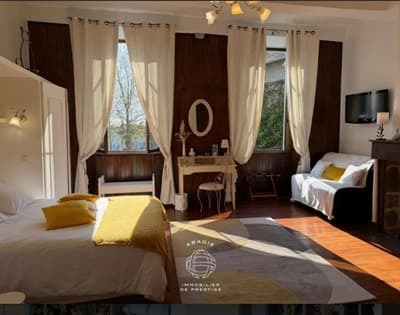 une des Chambres d'hôtes à vendre à Oloron-Sainte-Marie en Pyrénées-Atlantiques