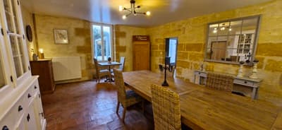 salle à manger des Chambres d'hôtes et gîte à vendre à Sainte Colombe en Gironde