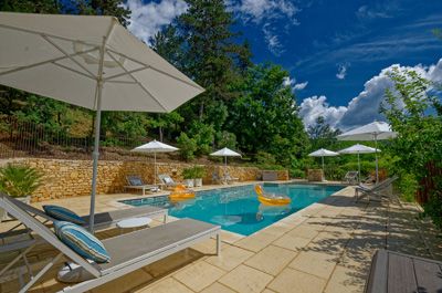 piscine et repos des Chambres d'hôtes à vendre à Castelnaud la Chapelle en Périgord