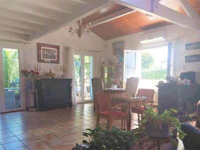 salle à manger d'une des Chambres d'hôtes à vendre à Gujan Mestras, 2km mer, en Gironde