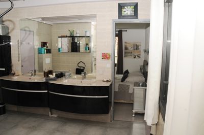 salle de douche d'une des Chambres d'hôtes à vendre La Hume Bassin d'Arcachon en Gironde