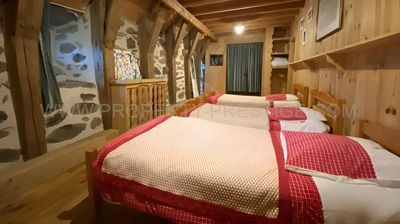 une des chambres des Gîtes et chambres d'hôtes à vendre au Monastier sur Gazeille en Haute-Loire