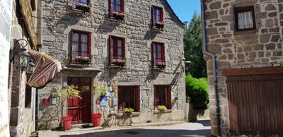maison de village avec Chambres d'hôtes à vendre à Besse et Saint-Anastaise en Puy-de-Dôme