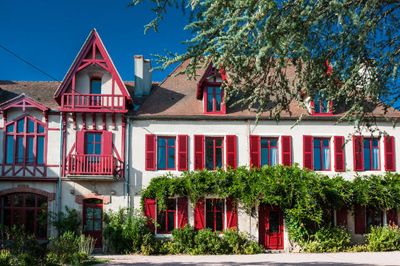 Façade sur rue de la Propriété avec chambres d'hôtes à vendre à Lapalisse dans l'Allier sur la nationale 7