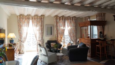 Salon des Chambres d'hôtes et gîtes à vendre à Mareugheol dans le Puy-de-Dôme