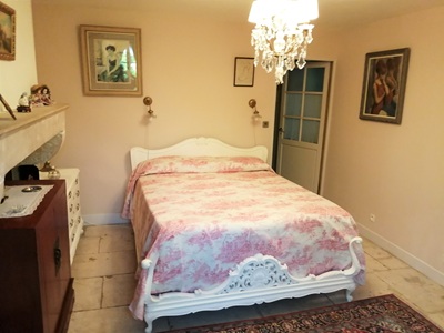 une des Chambres d'hôtes à vendre à Buffon en Côte d'Or