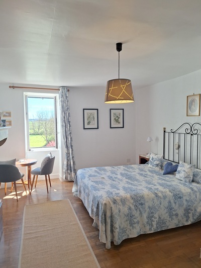 une des Chambres d'hôtes à vendre à Buffon en Côte d'Or