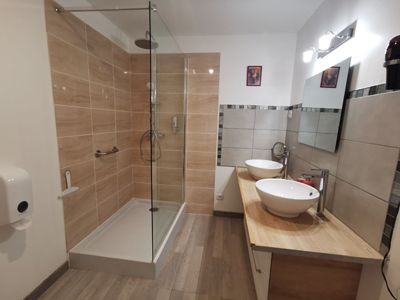 salle de bains des des Chambres d'hôtes ou gîte à vendre près Cluny en Saône-et-Loire