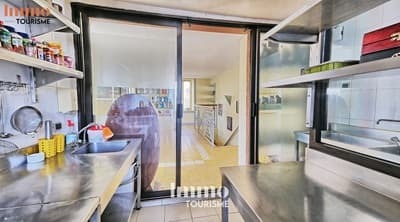 cuisine de l'Hôtel particulier avec Chambres d’hôtes ou gîte à vendre à Trôo Loir-et-Cher