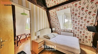 une des chambres de l'Hôtel particulier avec Chambres d’hôtes ou gîte à vendre à Trôo Loir-et-Cher
