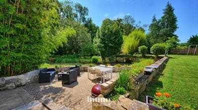 le jardin de la Maison d’hôtes / gîtes à vendre à 10 min de BEAUVAL