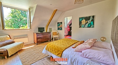 une des Chambres d’hôtes à vendre près Montbazon en Indre-et-Loire
