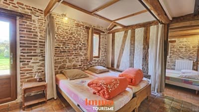une des chambres de la Propriété avec gîte de groupe à vendre près Sully-sur-Loire Loiret