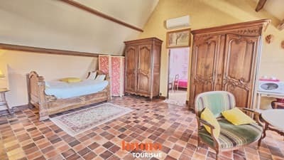 une des chambres d'hôtes de la Maison d’hôtes à vendre sur la Véloroute Cœur de France près Zoo de Beauval