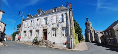 Ancien hôtel à vendre à Aigurande dans le Berry