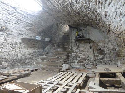 cave voutée de l'Ancien hôtel à vendre à Aigurande dans le Berry