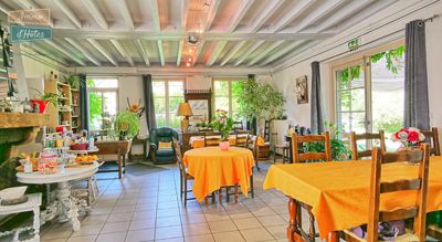 salle à manger de la Maison d’hôtes avec commerce ou profession libérale à vendre aux portes de Chambord