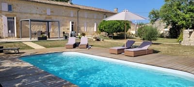 Propriété avec gîte à vendre à Sainte-Colombe en Gironde