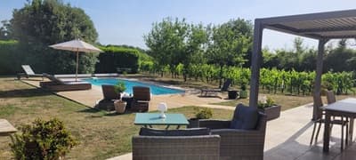 Propriété avec gîte à vendre à Sainte-Colombe en Gironde