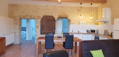salle à manger de la Propriété avec gîte à vendre à Sainte-Colombe en Gironde