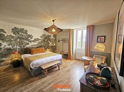 une des Chambres d’hôtes et gîte à vendre près Vierzon dans le Cher