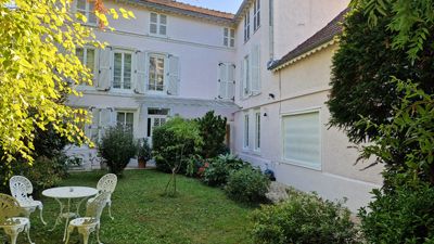 Jardin de l'Hôtel particulier à vendre centre Troyes dans l'Aube pour création de gîtes, meublés de tourisme ou chambres d'hôtes