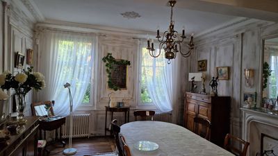 Salle à manger de l'Hôtel particulier à vendre centre Troyes dans l'Aube pour création de gîtes, meublés de tourisme ou chambres d'hôtes