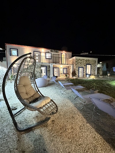 jardin vue de nuit des Chambres d'hôtes à vendre en Crête, Grèce