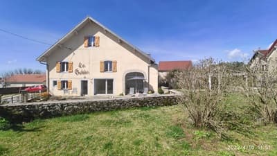 Ferme francomtoise avecChambres d'hôtes à vendre à Marigny dans le Jura