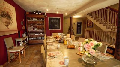 petit déjeuner des Chambres d'hôtes à vendre à Pupillin dans le Jura