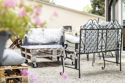 cour et farniente dans les Chambres d'hôtes à vendre à Bagneaux-sur-Loing en Seine-et-Marne