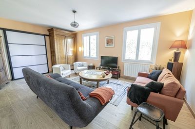 salle à manger des Chambres d'hôtes à vendre à Bagneaux-sur-Loing en Seine-et-Marne