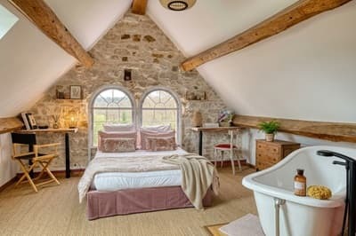 une des chambres des Gîte et chambres d'hôtes à vendre dans le Parc naturel du Vexin, Yvelines