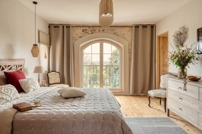 une des chambres des Gîte et chambres d'hôtes à vendre dans le Parc naturel du Vexin, Yvelines